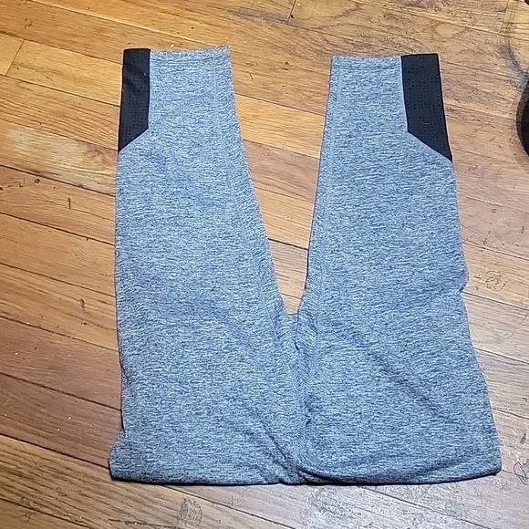 Champion capri size s color gray and black good condition - Picture 7 of 10